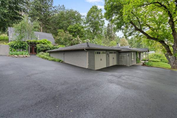 880 3rd ST, Jacksonville, OR 97530