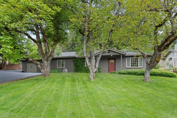 880 3rd ST, Jacksonville, OR 97530