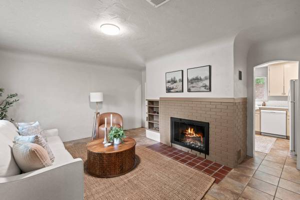 880 3rd ST, Jacksonville, OR 97530