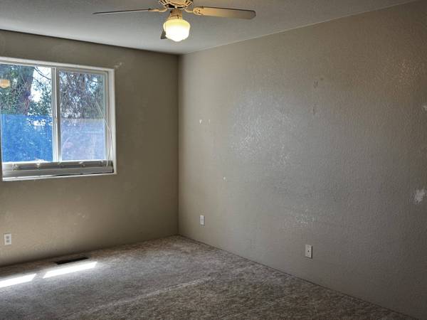 2536 Seneca ST, Medford, OR 97501