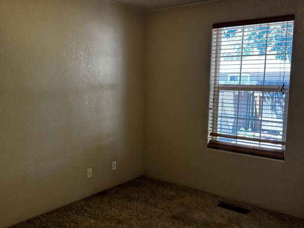 2536 Seneca ST, Medford, OR 97501