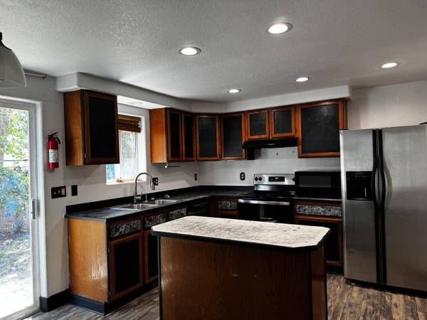 2536 Seneca ST, Medford, OR 97501