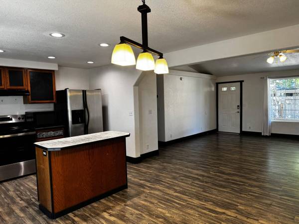 2536 Seneca ST, Medford, OR 97501