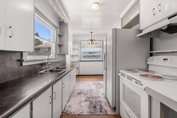 1411 Playford LN, Grants Pass, OR 97527