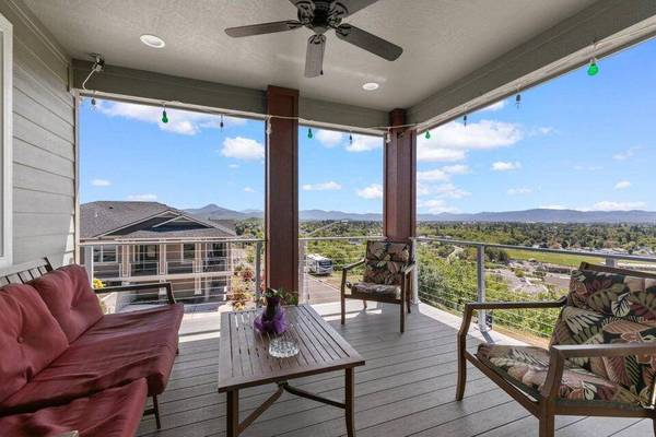 272 Cambridge TER, Eagle Point, OR 97524