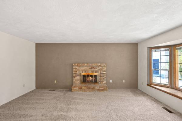 876 Ridgeway CIR, Medford, OR 97504