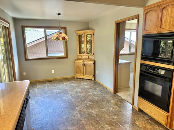 2566 Heritage WAY, Medford, OR 97504