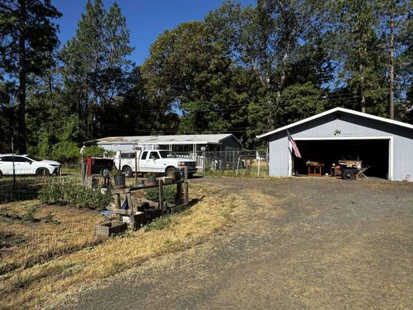205 Madrone LN, Shady Cove, OR 97539