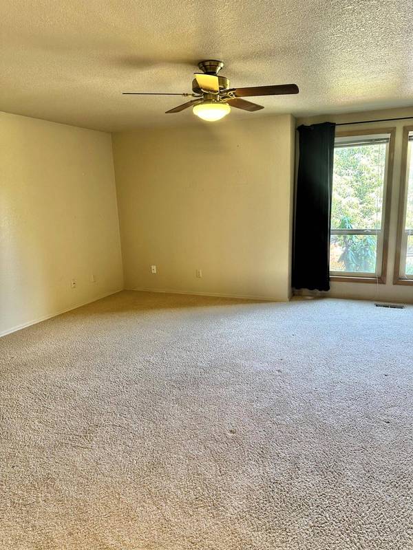 2566 Heritage WAY, Medford, OR 97504