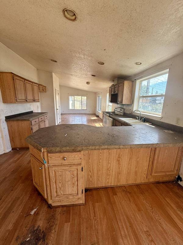 5250 Redwood AVE, Grants Pass, OR 97527