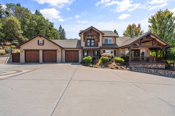 115 Wells Fargo DR, Jacksonville, OR 97530