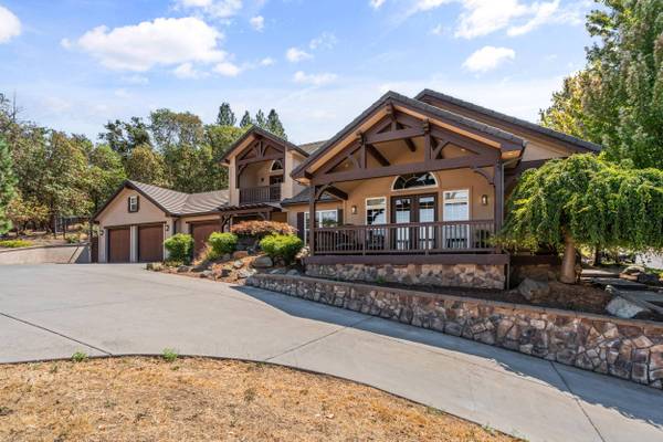 115 Wells Fargo DR, Jacksonville, OR 97530