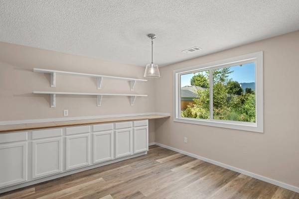 209 Donna WAY, Central Point, OR 97502