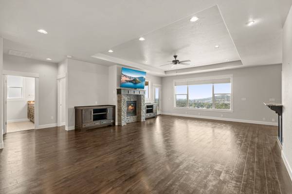 272 Cambridge TER, Eagle Point, OR 97524