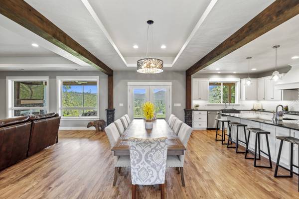 103 Summit DR, Shady Cove, OR 97539