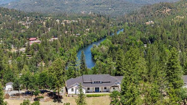 103 Summit DR, Shady Cove, OR 97539