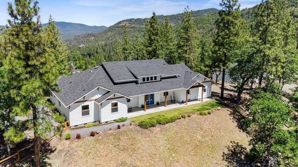 103 Summit DR, Shady Cove, OR 97539