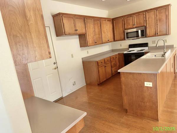 2770 Parkwood Village LN, Central Point, OR 97502