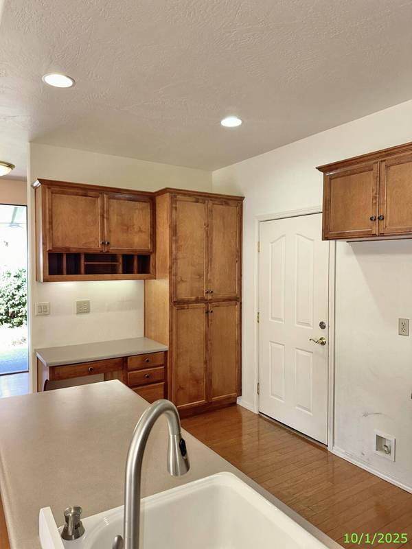 2770 Parkwood Village LN, Central Point, OR 97502