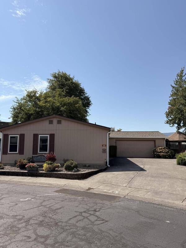 555 Freeman RD #136, Central Point, OR 97502