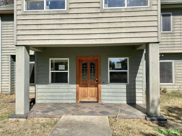 1690 Beacon DR, Grants Pass, OR 97526