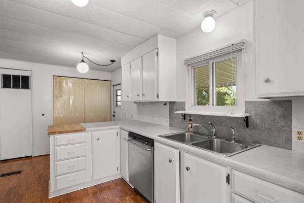 355 Colver RD #UNIT 27, Talent, OR 97540