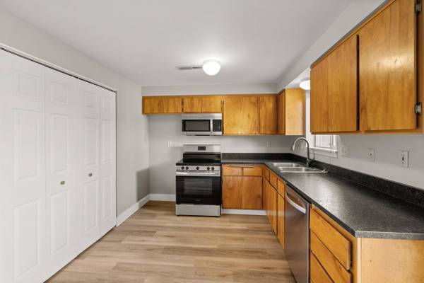 1800 Crater Lake AVE #9, Medford, OR 97504