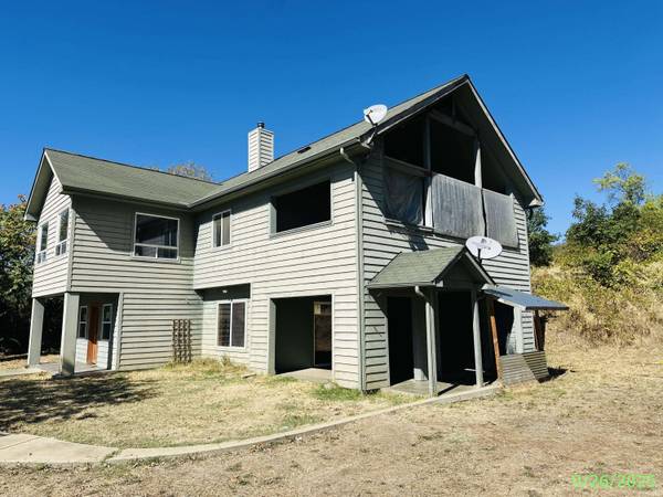 1690 Beacon DR, Grants Pass, OR 97526