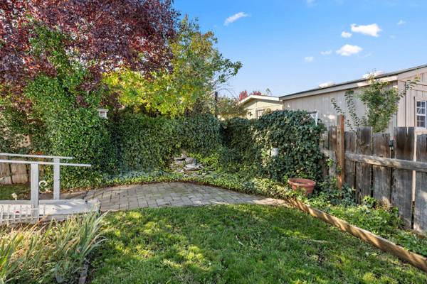 355 Colver RD #UNIT 27, Talent, OR 97540