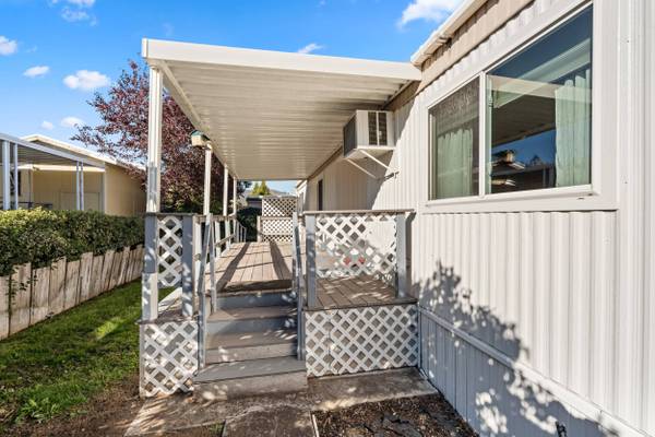 355 Colver RD #UNIT 27, Talent, OR 97540