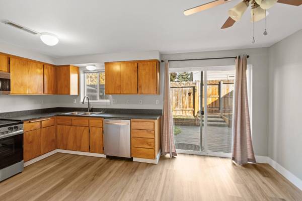 1800 Crater Lake AVE #9, Medford, OR 97504