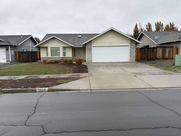 1629 Husker Butte LN, Medford, OR 97504