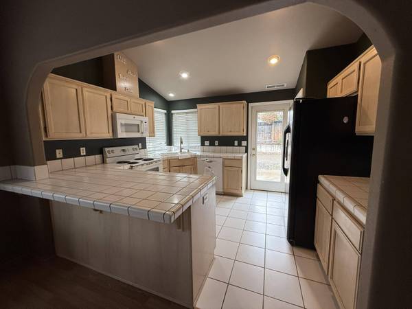 1629 Husker Butte LN, Medford, OR 97504