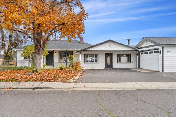 3364 Snowy Butte LN, Central Point, OR 97502