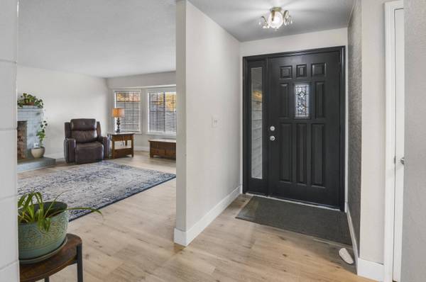 2327 Derry CT, Medford, OR 97504