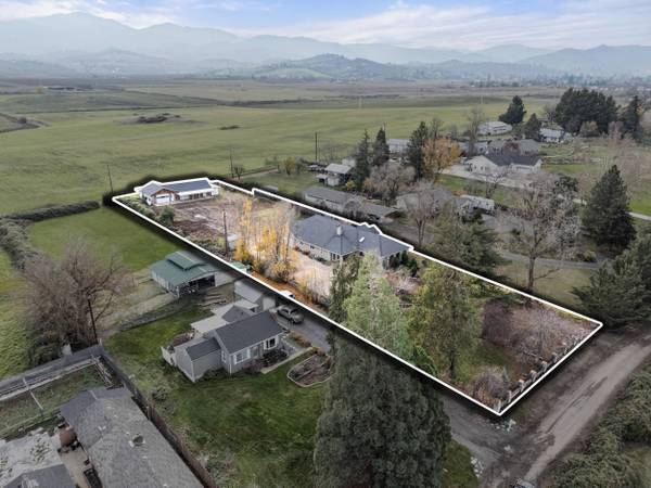 1924 Myers LN, Medford, OR 97501