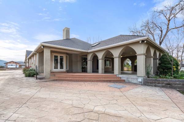 1924 Myers LN, Medford, OR 97501