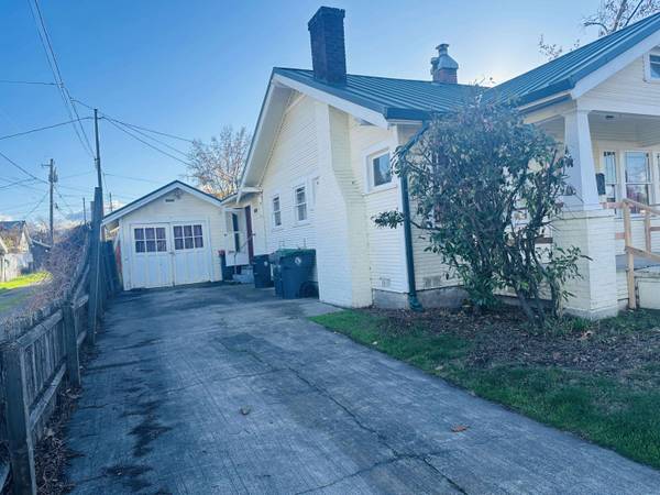 611 4th ST, Medford, OR 97501