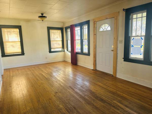 611 4th ST, Medford, OR 97501