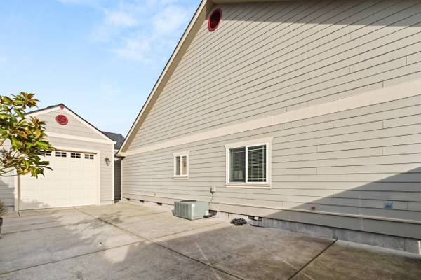 2161 Duncan DR, Medford, OR 97504