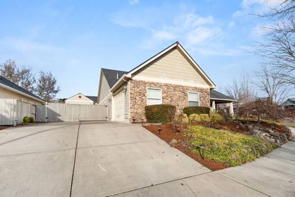 2161 Duncan DR, Medford, OR 97504
