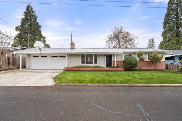907 Comet AVE, Central Point, OR 97502