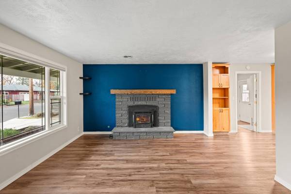 907 Comet AVE, Central Point, OR 97502