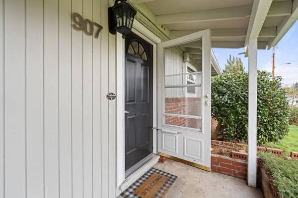 907 Comet AVE, Central Point, OR 97502