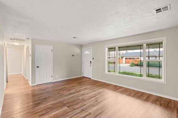 907 Comet AVE, Central Point, OR 97502