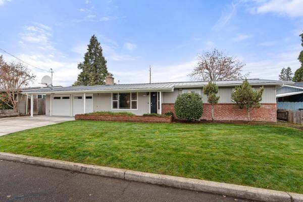 907 Comet AVE, Central Point, OR 97502