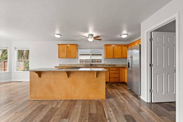 1642 Hollyhock DR, Medford, OR 97504