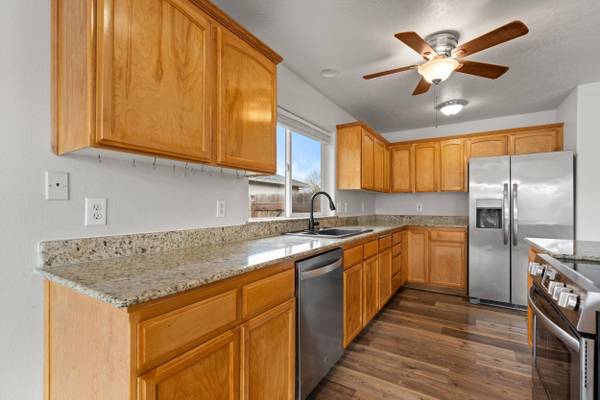 1642 Hollyhock DR, Medford, OR 97504