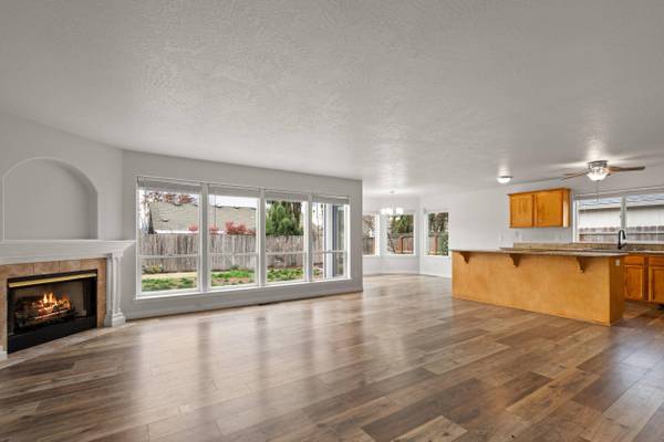 1642 Hollyhock DR, Medford, OR 97504