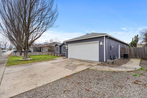 1642 Hollyhock DR, Medford, OR 97504
